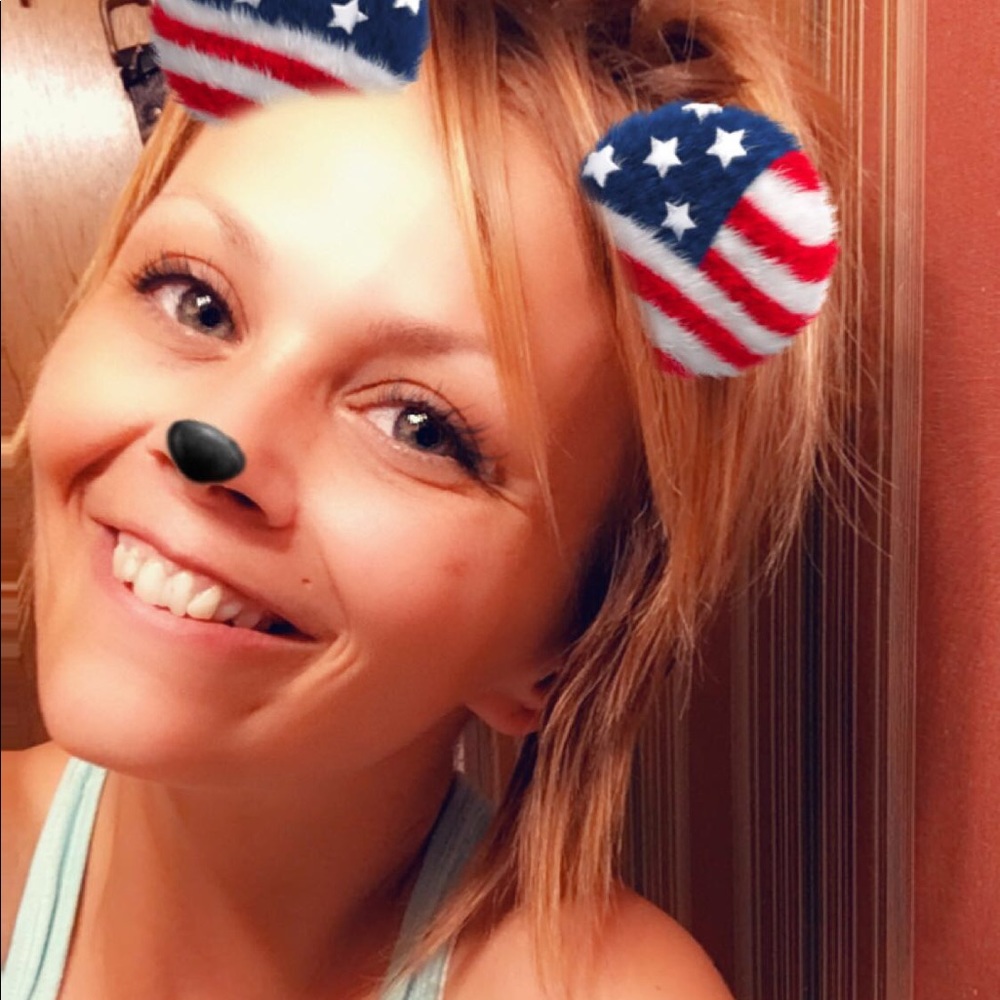 Meet your Posher, Desiree